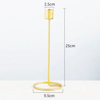 حاملات الشموع المعدنية الذهبية: ديكور أنيق لحفلات الزفاف والمناسبات